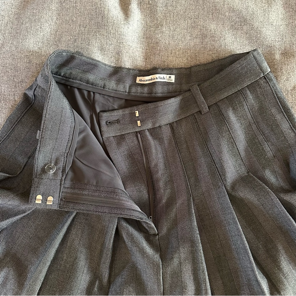 Abercrombie Gray Pleated Skort - Picture 2 of 4